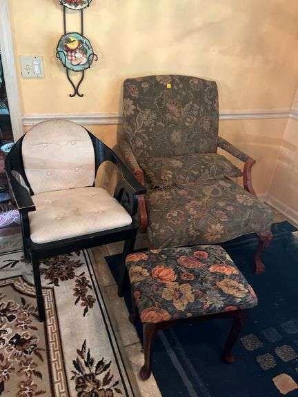 Miscellaneous chair lot and bench