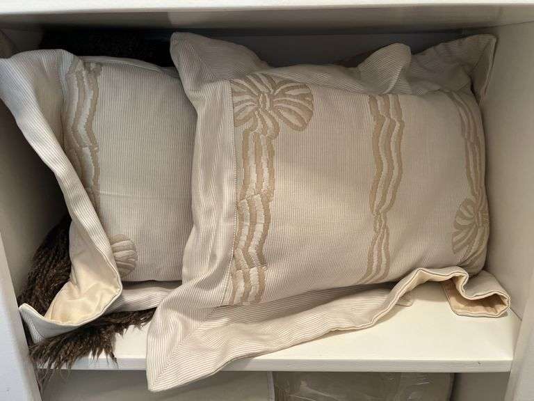 Miscellaneous linens