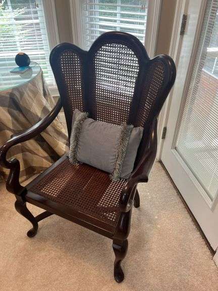 Armed chair