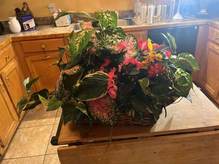 Artificial Flowers & Baskets