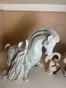 Figurines