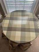 Round display table