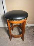 Swivel Top Stool