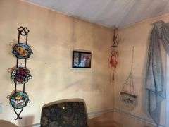 Miscellaneous wall hanging lot