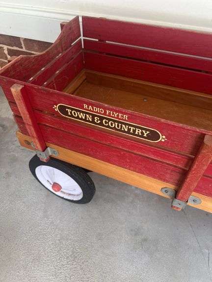 Radio Flyer Town & Country wagon