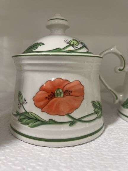 Gravy boat & creamer and sugar dish