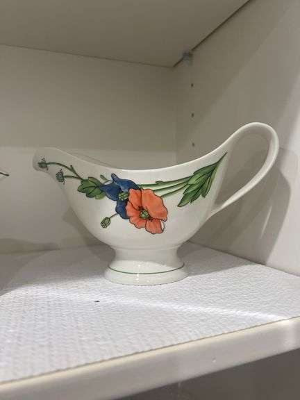 Gravy boat & creamer and sugar dish