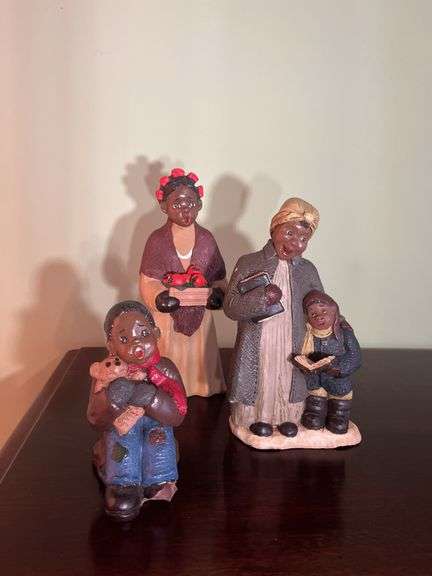 (3) carolers