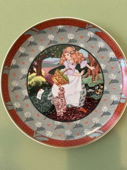 Set of decorative plates