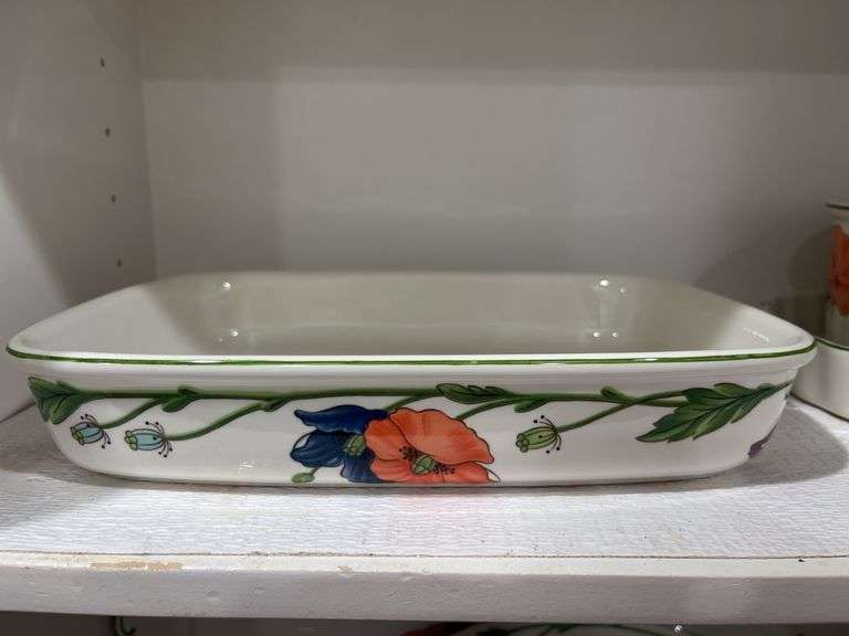 2 Casserole dishes and pie dish