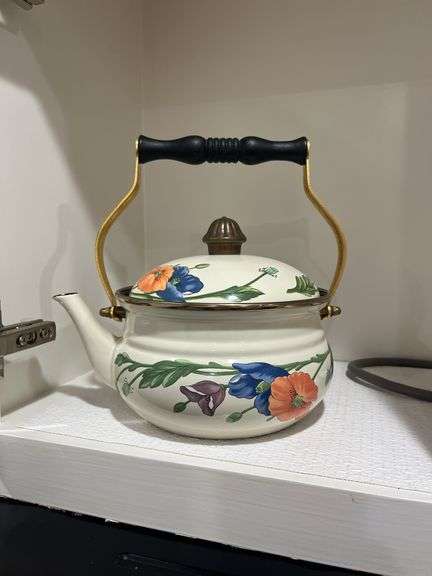 Teapot and mugs