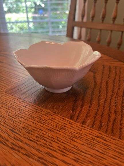White dish lot
