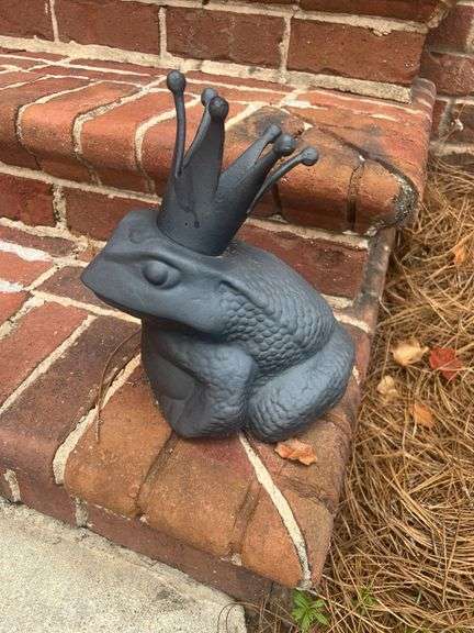 Frog prince metal yard ornament