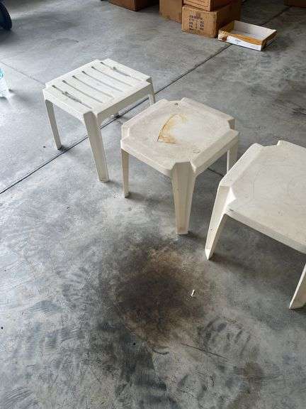 Three plastic end tables