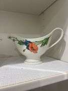 Gravy boat & creamer and sugar dish