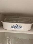 Casserole dishes with lids