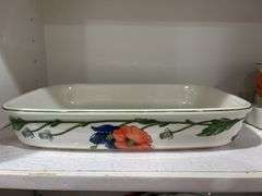 2 Casserole dishes and pie dish