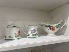 Gravy boat & creamer and sugar dish