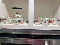 Teapot and mugs