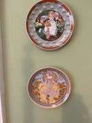 Set of decorative plates