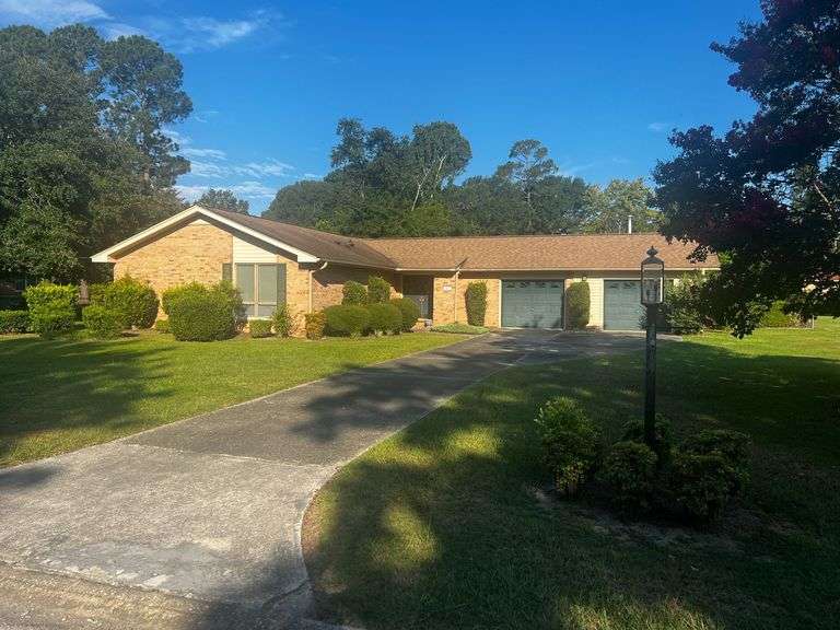 1082 Sweetbriar Drive, Sumter, SC image