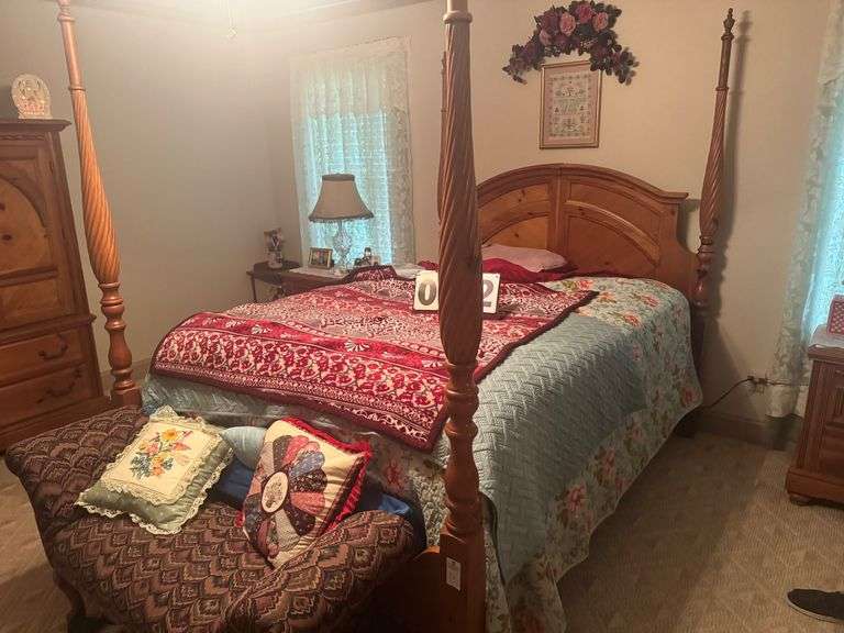 QUEEN BED IN MASTER - POST HEIGHT IS 81.
