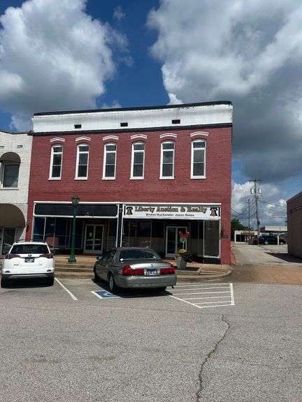 REAL ESTATE - 14 MONROE AVENUE, LEXINGTON TN**10,324 Sq Ft HISTORIC COMMERCIAL BUILDING** image
