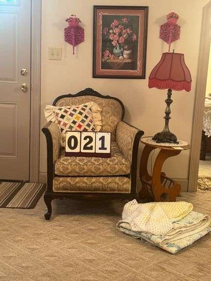 LARGE CHAIR IN LIVING ROOM