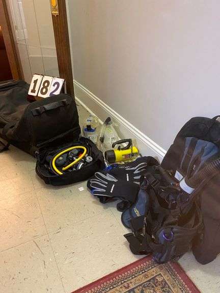DIVING BREATHING APPARATUS, COMPLETE WITH GEAR BAG AND VEST image