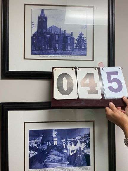 HENDERSON COUNTY COURTHOUSE PRINTS - 19 BY 22 image