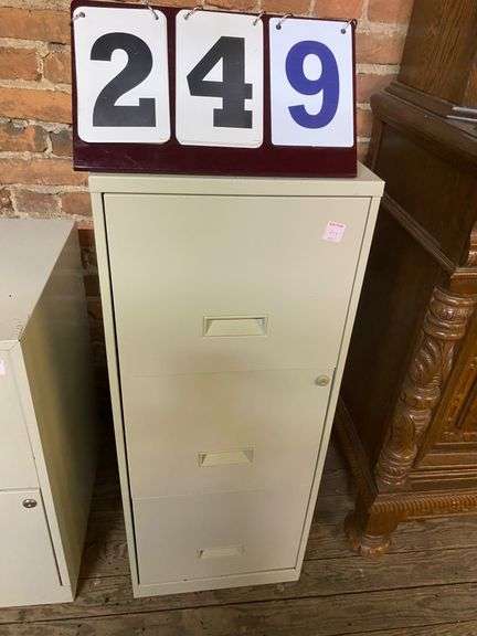 3 DRAWER FILE CABINET image