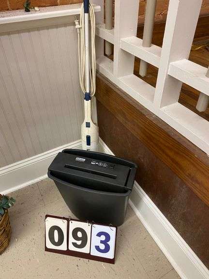 FELLOWS PAPER SHREDDER AND SINGER VACUUM image