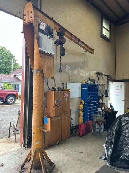 Abell-Howe 1/2 Ton Floor Mounted Jib Crane and Hoise image