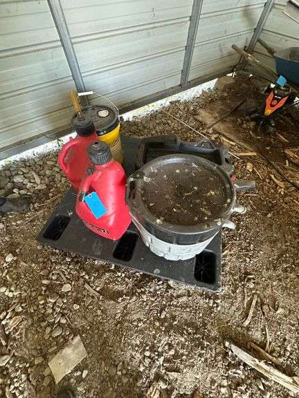 Gas Cans, Drain Pans image