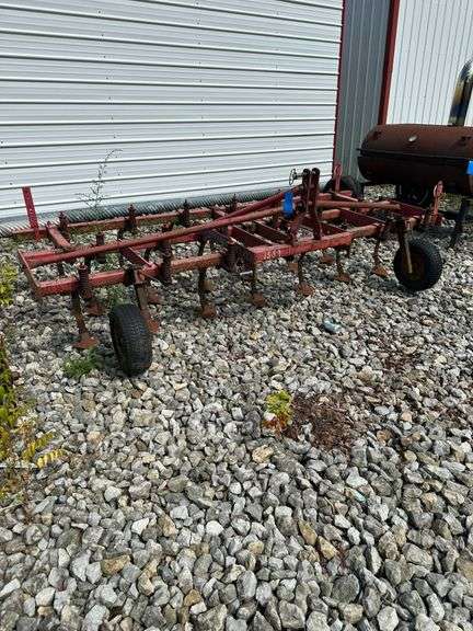 MF 9' Cultivators, 3 pt. image