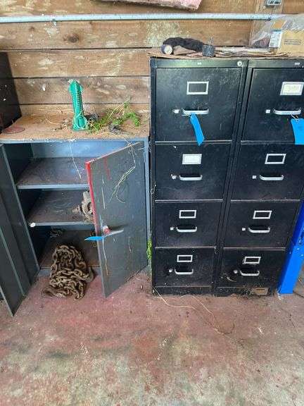 (3) File Cabiners, Chains image