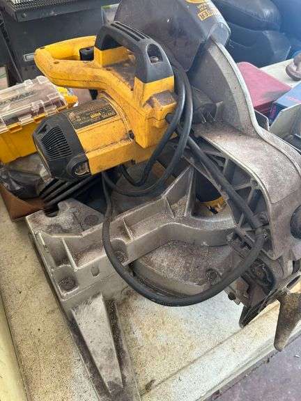 Dewalt 12" Compund Miter Saw image