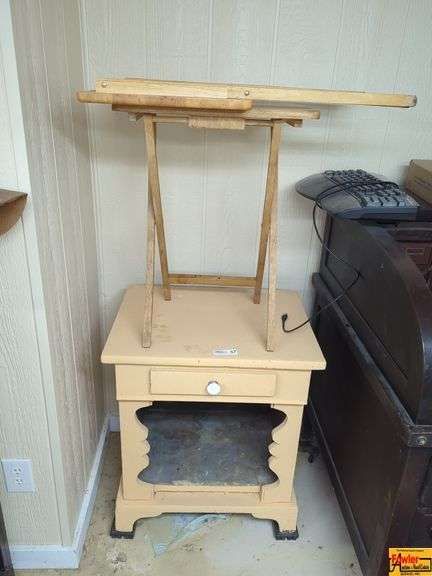 Night Stand & 2 TV Trays image