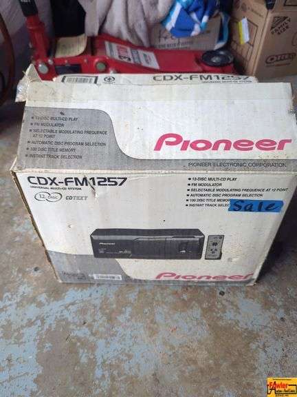 Pioneer CDX-FM1257 Universal Multi-CD System image