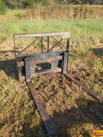 Skid Steer Pallet Forks Attachment image