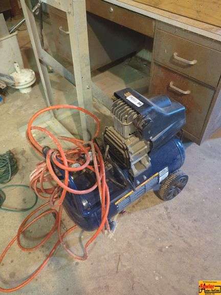 Portable Air Compressor with Hose image