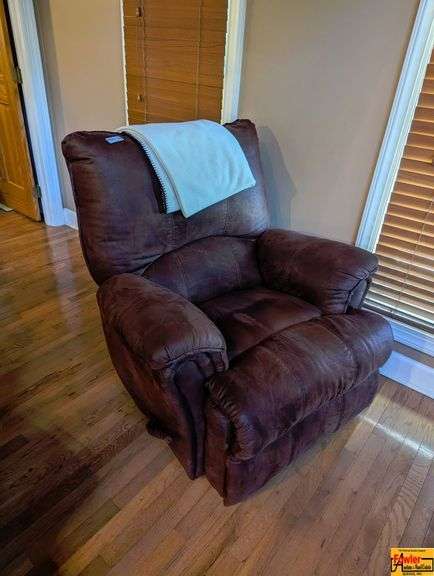 Pillowy Recliner