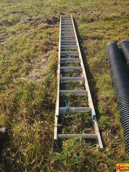 Aluminum Extension Ladder image