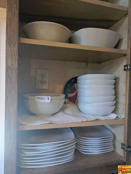 Contents Of Kitchen Cupboard: dinnerware
