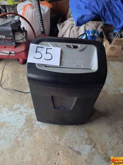 Staples Paper Shredder image