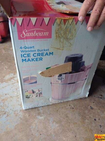 Sunbeam 4-Quart Wooden Bucket Ice Cream Maker image