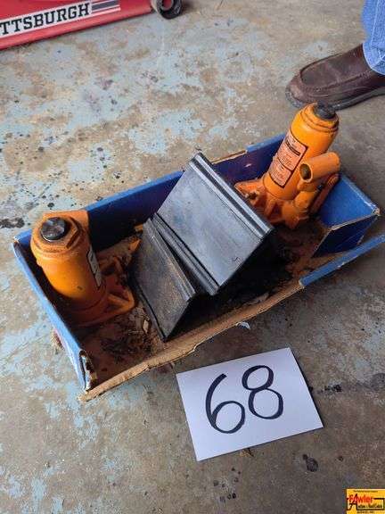 (2) Hydraulic Bottle Jacks & Rubber Wheel Chocks image