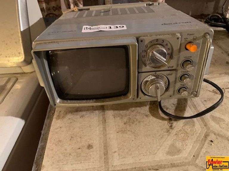 Vintage Daytron DT-505A Portable TV image