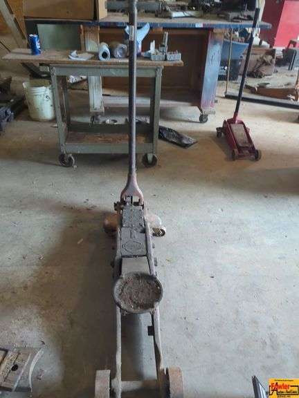 Hydraulic Floor Jack