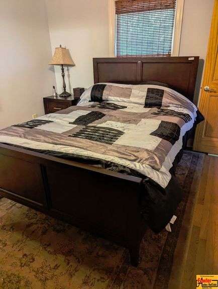 Bedroom Suite: Bed, Nightstand & Dresser